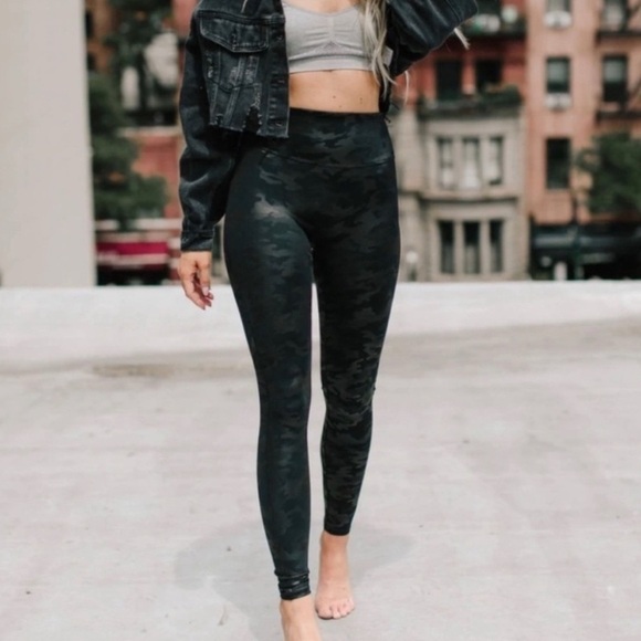 Spanx Faux Leather Camo Leggings Size Small - Picture 1 of 6